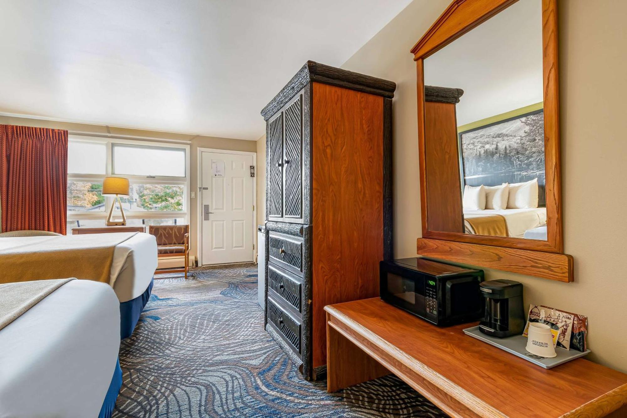 Super 8 By Wyndham Lake George/Downtown Exterior foto